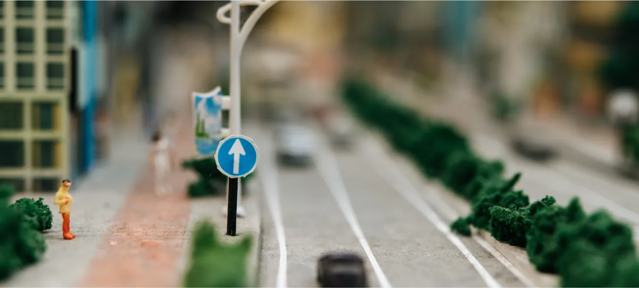 Imatge capçalera pla de mobilitat urbana, es veu un carrer de la ciutat